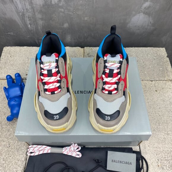 Balenciaga Triple S Women's Sneakers size 9 - Picture 4 of 8